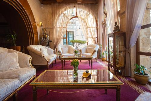 Historic boutique hotel Cattaro in Kotor