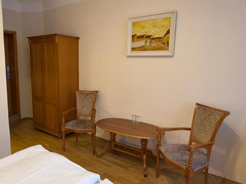 Double Room image 10