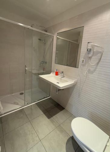 Double Room image 4