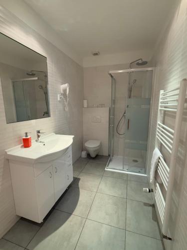 Double Room image 2