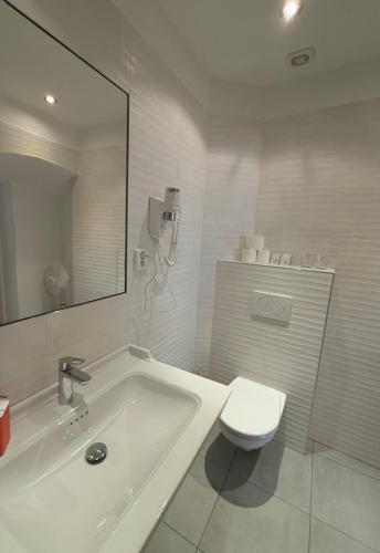 Double Room image 1