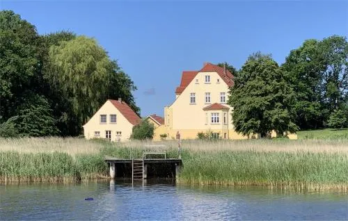 Rügen Ferienwohnung 8 am Wasser Gut Grubnow mit WLAN und Sauna in Grubnow, Deutschland
