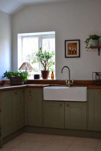 Chapel Cottage- Coastal Somerset Retreat in Williton