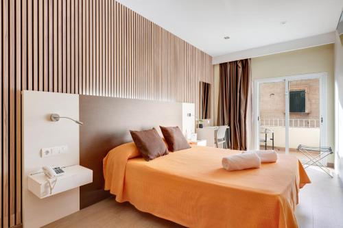 อาเบลุกซ์ (Abelux) in มายอร์ก้า