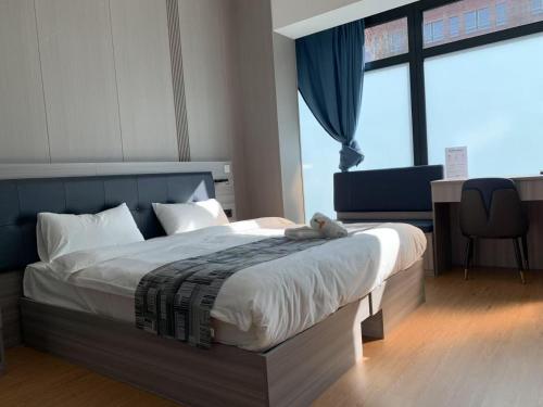 room detail thumbnail 0