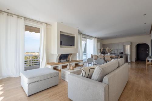Luxurious 3-Bedroom Seaside Retreat Fully Renovated in 2025, Athens (photo 4)
