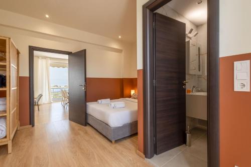 Luxurious 3-Bedroom Seaside Retreat Fully Renovated in 2025, Athens (photo 6)
