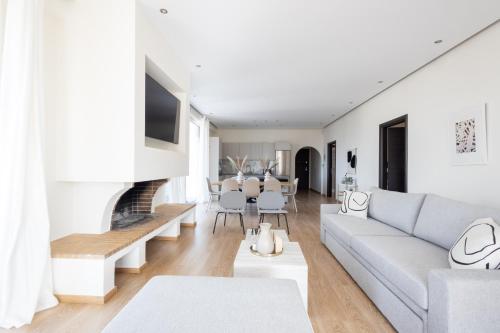 Luxurious 3-Bedroom Seaside Retreat Fully Renovated in 2025, Athens (photo 8)
