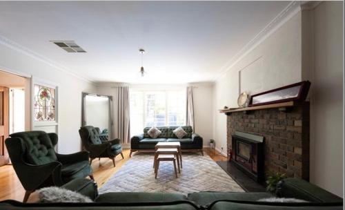 Paradise Holiday Home in 福克納