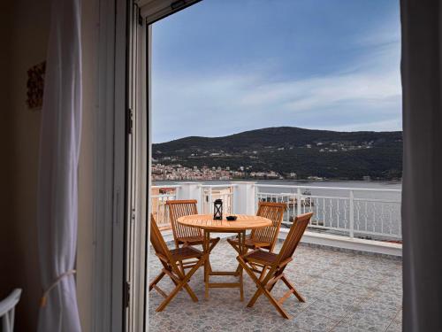 Luna in Samos City Center