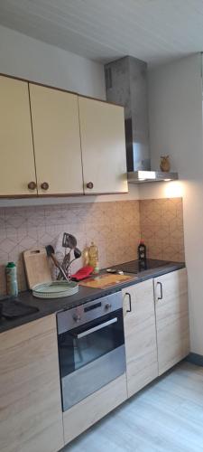 ห้องครัว, Appartement calme, lumineux, 4 personnes, parking in ม็องด์