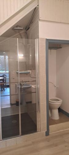 ฝักบัว, Appartement calme, lumineux, 4 personnes, parking in ม็องด์