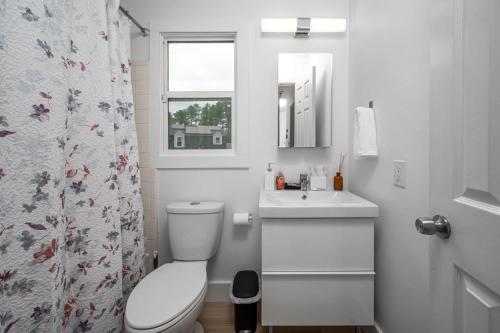 Tranquil Light-Filled Retreat 3BR Ranch