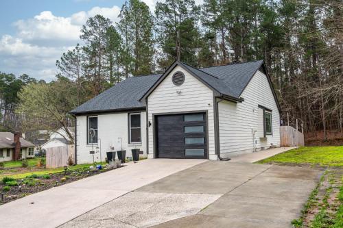 Tranquil Light-Filled Retreat 3BR Ranch