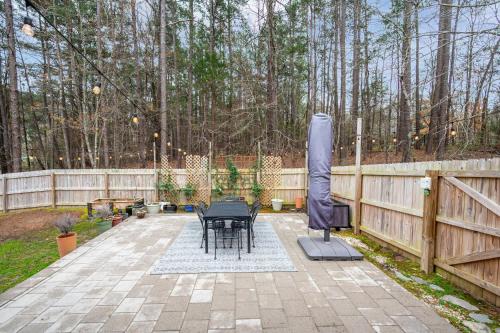 Tranquil Light-Filled Retreat 3BR Ranch