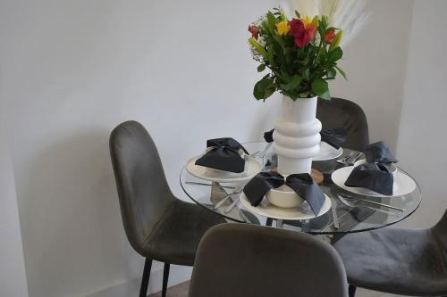 Modern 1 bedroom apartment in Hornchurch - image 5