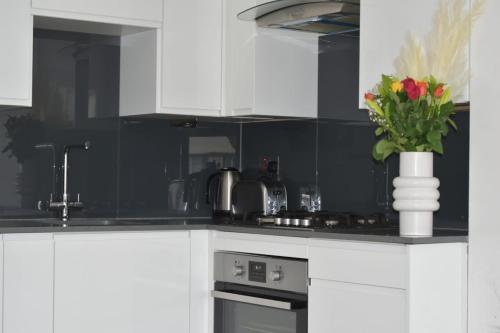 Modern 1 bedroom apartment in Hornchurch - image 6