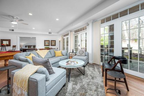 The Clubhouse Hideaway - The Greenview Den