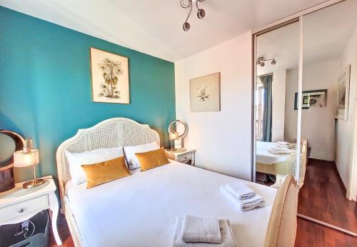 Nestor&Jeeves - CHAISE BLEUE - Central - Near Beach - image 2