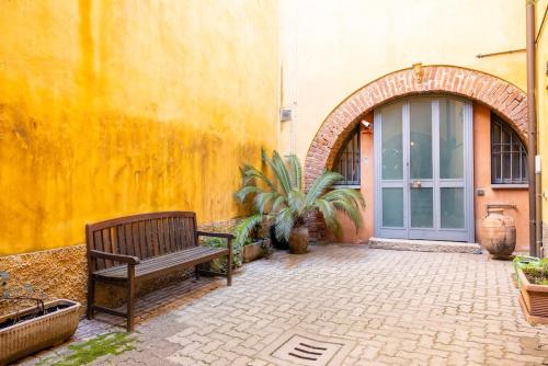 15th-Century Apt, City-MXP Train, Milán
