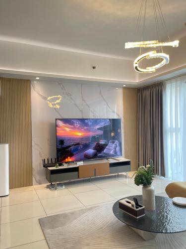 Venetian Panorama BGC Venice Grand Canal Apart ment, 3 Bedrooms,1 helper room,7 adults 3 kids, Manila