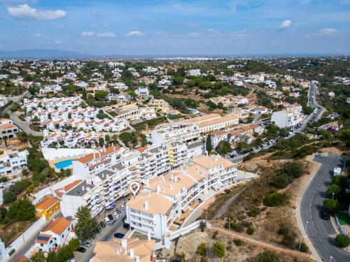 Colina Verde H Modern & Comfortable 2 Bed Apart - image 2