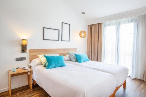 1 double bed, 1 sofa bed