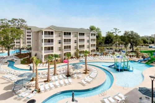 2 Minutes Walk to Ocean from this 1BD condo within resort with lots of amenities in Myrtle Beach, USA