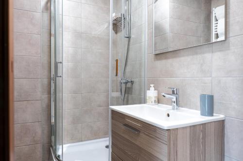 One-Bedroom Apartment image 8