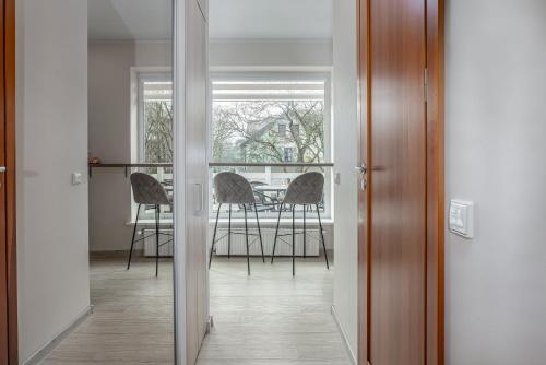 One-Bedroom Apartment image 6