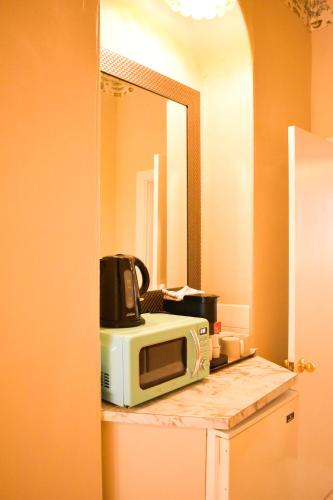 Double Room with Two Double Beds - Non-Smoking image 2