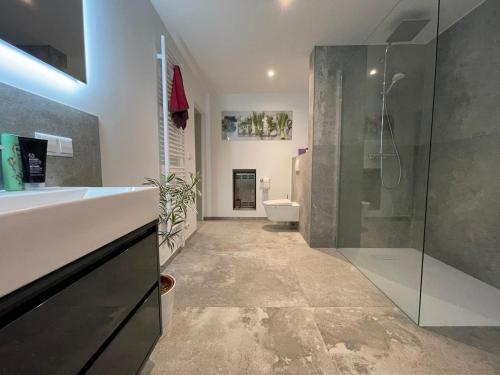 浴室, 3-room bungalow for rent in 艾希瓦爾德