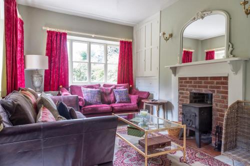 4 bed cottage Breath-taking views Sleeps 8 in Old Radnor