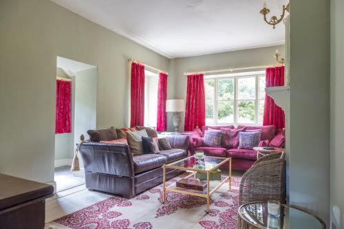 4 bed cottage Breath-taking views Sleeps 8 in Old Radnor