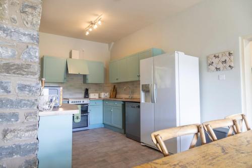 4 bed cottage Breath-taking views Sleeps 8 in Old Radnor