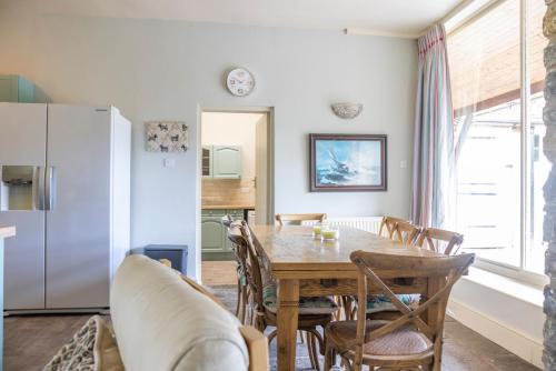 4 bed cottage Breath-taking views Sleeps 8 in Old Radnor