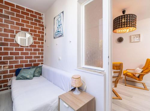 Apartment Butterfly - image 5
