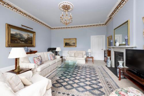 Deluxe 3-bedroom Apartment on Princes Street overlooking Edinburgh Castle, Эдинбург (фото 4)