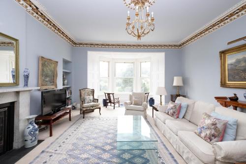 Deluxe 3-bedroom Apartment on Princes Street overlooking Edinburgh Castle, Эдинбург (фото 5)