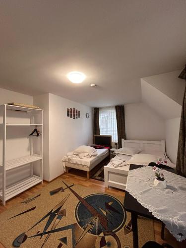 1 double bed, 1 twin bed
