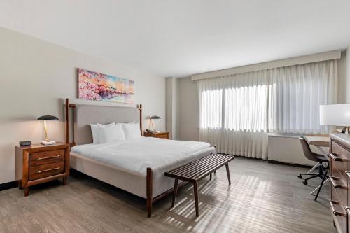 King Room with Tub - Disability Access/Non Smoking room in The Quincy an Ascend Collection Hotel