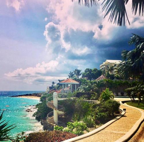 Oceanfront Paradise: Penthouse with Peloton – khách sạn tại Lowlands