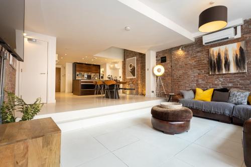 Luxury Penthouse with Private Roof Terrace