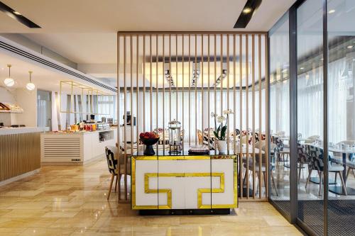 Eurostars Embassy - image 3