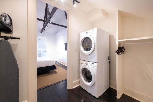 One Bedroom Executive Suite with Kitchen image 2