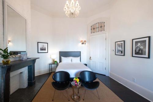 Deluxe Queen Room image 2