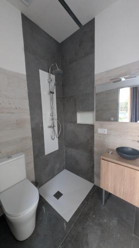 Zuhanyzó, Calm Stay in Teo