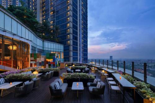 Bar/lounge, Four Points by Sheraton Surabaya, Pakuwon Indah in Surabaya