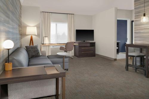 One-Bedroom King Suite with Sofa Bed - Hearing Accessible