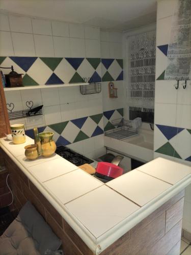 virtuve, Charmante Maison de village en montagne avec jardin in Sahorre
